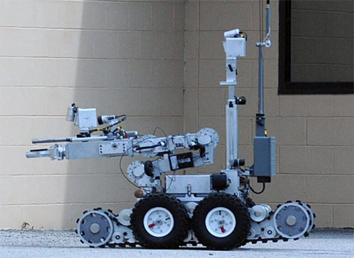 美 텍사스 주 댈러스 경찰이 흑인 용의자 진압 과정에서 사용한 ‘폭탄 로봇’과 비슷한 모델의 로봇. 미국 해군 제공