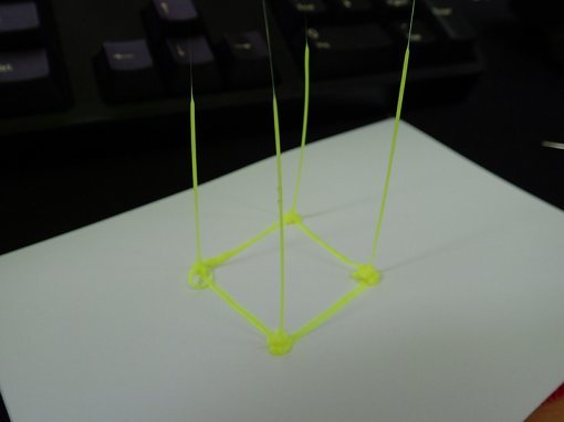 3두들러로 정육면체를 만드는 모습(출처=IT동아)