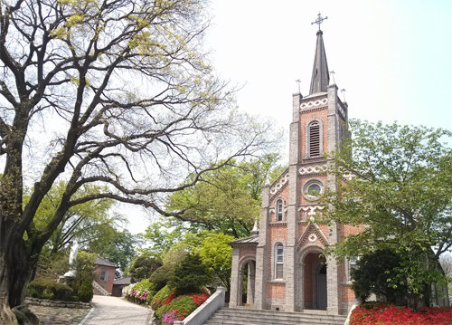1922년 건축된 충남 아산 공세리 성당.