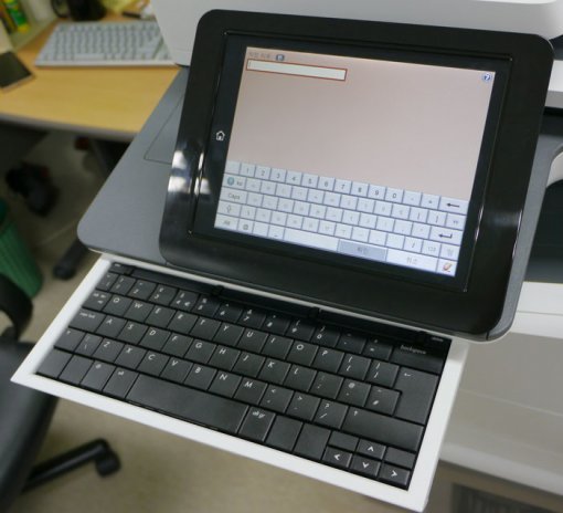 터치스크린과 쿼티키보드 (출처=IT동아)