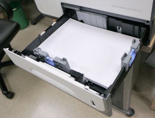 전면 하단 용지함 (출처=IT동아)