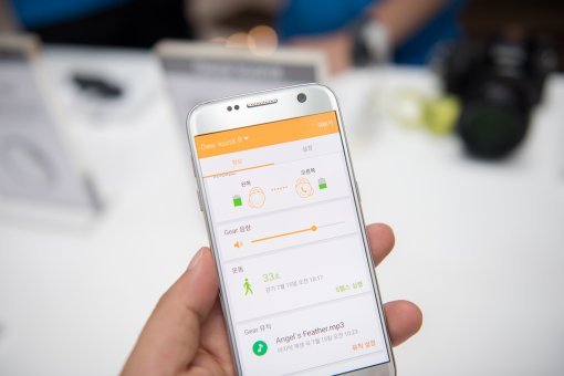▲ 기어 아이콘X는 S헬스 앱으로 관리(출처=IT동아)