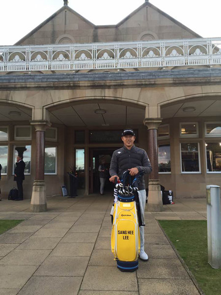 아쉽게 처음 출전한 디오픈을 이틀만에 마무리했다. 짧은 경험이었지만 많은 걸 배우는 시간이었고 목표를 더욱 확실하게 갖는 계기가 됐다. 디오픈의 추억을 간직하기 위해 클럽하우스 앞에서 기념촬영했다.  사진제공 ｜ 이상희