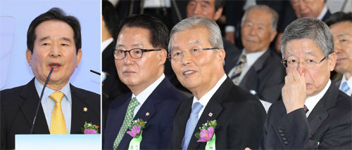 정세균 국회의장이 17일 국회에서 열린 제68주년 제헌절 기념식에서 경축사를 하고 있다(왼쪽 사진). 국민의당 박지원 
비상대책위원장, 더불어민주당 김종인 비대위 대표, 새누리당 김희옥 혁신비대위원장(오른쪽 사진 왼쪽부터)이 기념식에 참석해 나란히 
앉아 있다. 국회사진기자단