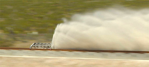 미국 기업 ‘하이퍼루프원’은 미국 네바다 주 사막에 있는 시험 노선에서 5월 첫 주행 시험을 실시했다. 1.1초 만에 시속 187km를 돌파하는 데 성공했다. 하이퍼루프원 제공
