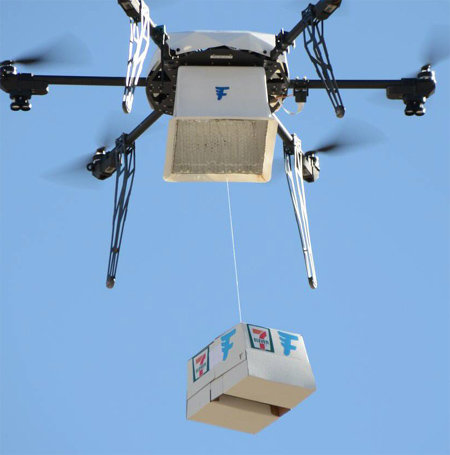 미국 네바다 주 리노의 세븐일레븐 매장에서 음식 상자를 실은 드론이 매장에서 1.6km 떨어진 가정집으로 날아가고 있다. 플러티 제공
