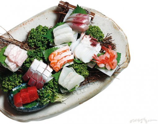 선명한 색깔을 자랑하는 도톰도톰 모둠회. 4만5천원.