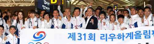 가자! 리우로 ‘금10-종합10위’를 향해… 한국선수단 본진 출국