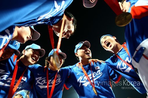 2008 베이징 올림픽에서 금메달을 획득한 야구대표팀. 사진=ⓒGettyimages이매진스