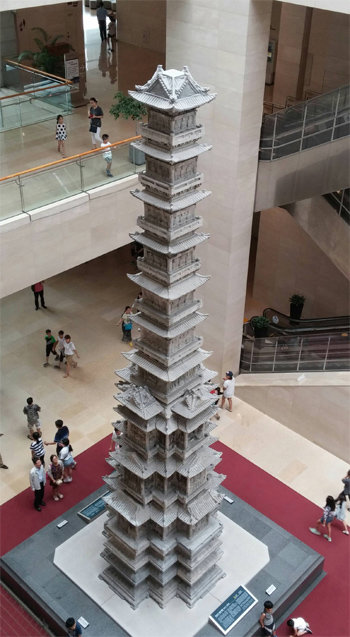 근대기 수난사가 고스란히 담겨 있는 경천사터 10층 석탑.