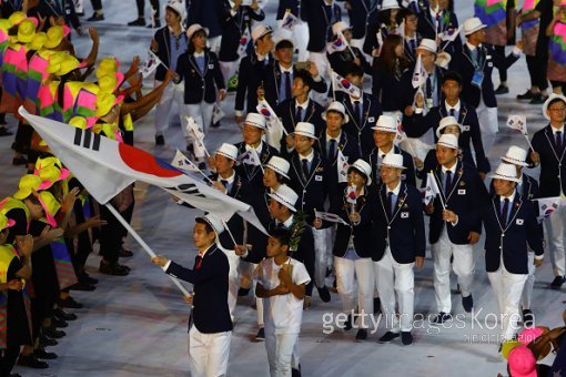 대한민국 선수단이 입장하고 있다. 사진= ⓒGettyimages/이매진스