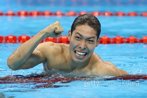 남자수영 하기노 고스케는 7일(한국시간) 아쿠아틱스 스타디움에서 열린 개인혼영 400m 결승에서 1위를 차지해 일본에 대회 첫 금메달을 안겼다. 사진=ⓒGettyimages이매진스