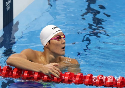 박태환 선수가 7일 오후(현지시간) 브라질 리우데자네이루 바하 올림픽 수영장에서 남자 200미터 자유형 예선에 출전해 결승선에 들어온 뒤 본인의 
기록을 확인하고 있다.박태환은 저조한 기록으로 예선탈락했다. 올림픽공동취재단