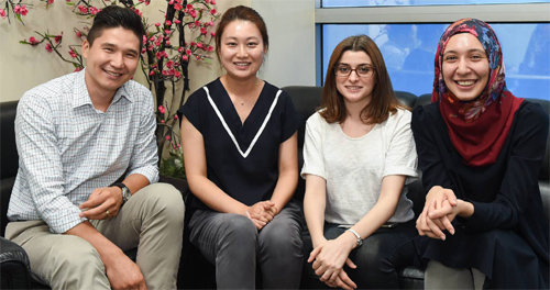 무역아카데미가 최근 개최한 ‘외국인 유학생 무역 교육 과정’에 참가한 유학생 4명은 모두 한국과 관련해 일하는 무역인이 되길 
소망하고 있다. 왼쪽부터 몽골인 바담락차 앙흐바야르 씨, 중국인 추웨이 씨, 터키인 메르베 카라야카 씨와 파트마 베툴 얄친 씨. 
한국무역협회 제공