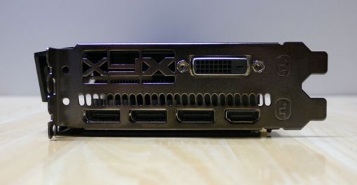 XFX 제조 라데온 RX 470의 출력 인터페이스 (출처=IT동아)