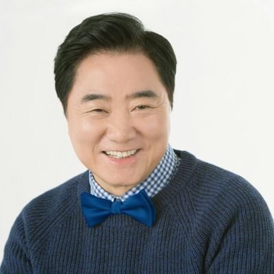 더민주 이석현 의원은 여름철 미국 한 가정의 전기요금이 평균 9만 원인데 우리나라는 32만원인 것은 최고 누진률이 2배인 미국과 달리 우리나라의 최고 누진률은 11배에 달하기 때문이라며 전기료 누진제를 개편해야 한다고 주장했다.
