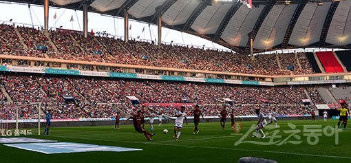 지난 6월 18일에 열렸던 슈퍼매치 경기장면. 스포츠동아DB