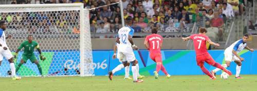 한국축구대표 손흥민이 13일 오후(현지시간) 2016년 리우올림픽 남자축구 8강전 온두라스전이 열린 브라질 벨루오리존치 미네이랑 경기장에서 후반 강력한 오른 발 슛팅을 하고 있다. 벨루오리존치=올림픽사진공동취재단