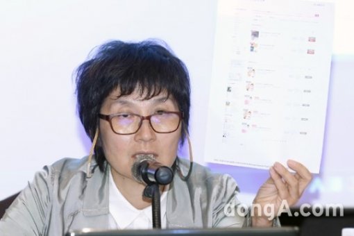 공연기획사 하늘소리 이광희 대표가 17일 오전 서울 서초구 쉐라톤팔래스호텔에서 열린 가수 이미자의 탈세 증거공개 기자회견에 참석해 입장을 발표하고 있다. 사진=동아닷컴 방지영 기자 doruro@donga.com