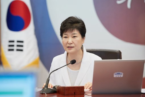 朴대통령은 22일 을지 국무회의를 주재하면서 리우 올림픽에서 종합8위에 오른 한국 선수단을 치하했다.