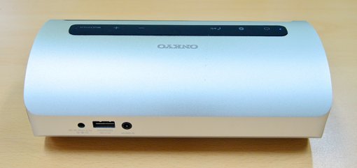 온쿄 X6의 뒤에는 충전 단자와 USB, 오디오 입력 단자 등이 있다. (출처=IT동아)