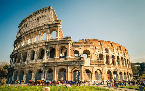 이탈리아 로마의 콜로세움. 이탈리아 하면 가장 먼저 머리에 떠오르는 이 건물은 서기 80년 티투스 황제 시절에 완성되었다. 인터파크투어 제공