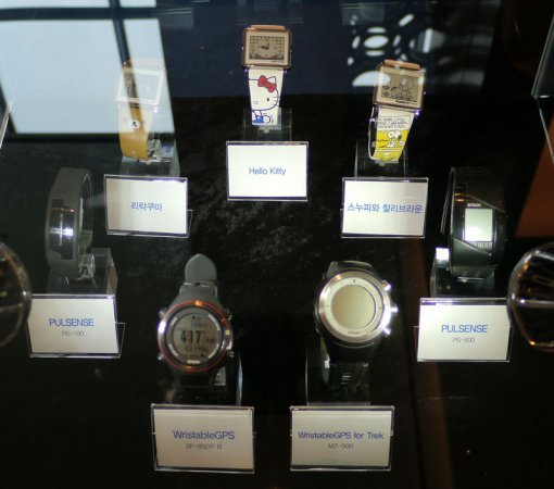 행사장에 전시된 한국 미발매 엡손 시계 및 웨어러블 (출처=IT동아)