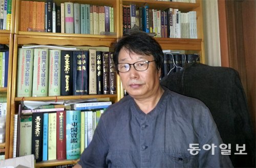 ‘공부가 되는 초중등 교과서 한자어’ 시리즈를 완간한 최상용 박사. 사진 안영배 기자 ojong@donga.com