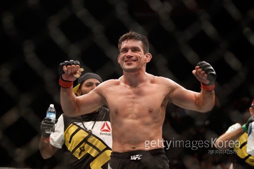 멋진 리어 네이키드 초크로 6연승을 거둔 UFC 웰터급 강자 데미안 마이아.
사진=ⓒGettyimages이매진스