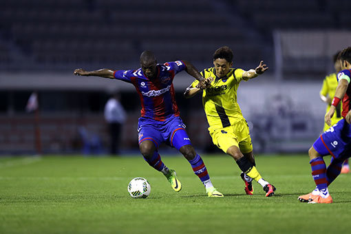 수원FC 브루스(왼쪽). 사진제공｜K리그