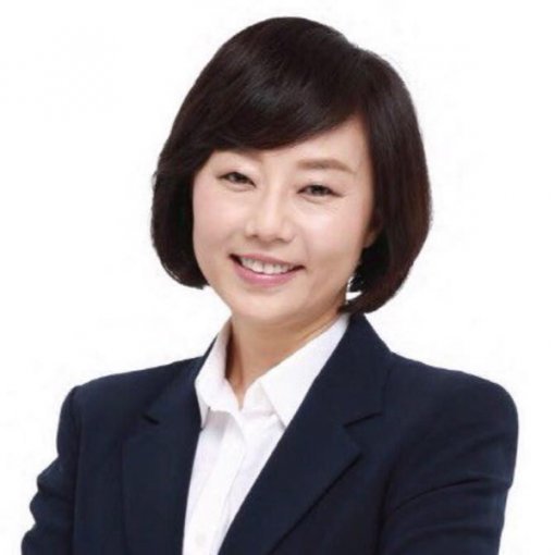 조윤선 후보자에 대한 국회 교문위 인사청문회가 야당 단독으로 열린 것에 대해 새누리당 정진석 원내대표가 “매우 유감스럽고 안타깝다”고 밝혔다.