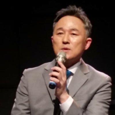 더민주 표창원 의원은 새누리당이 정세균 국회의장의 정기국회 개원연설에 반발해 집단 퇴장한 새누리당을 향해 “누군 대통령이 맘에 들어서 참고 견디는 줄 아는가?”라고 일갈했다.