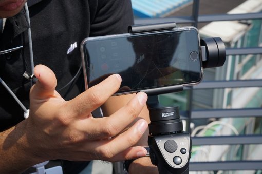 오즈모 모바일은 DJI GO 애플리케이션으로 연결해 다루도록 만들었다. (출처=IT동아)