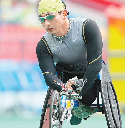 네 번째 패럴림픽에 출전하는 휠체어육상 홍석만. 그는 많은 시간을 함께 땀흘려 온 김규대, 유병훈, 정동호와 함께 1600m 
계주에서 메달을 따는 게 목표다. 현역을 떠난 뒤에는 국제장애인올림픽(IPC) 선수위원에 도전할 계획이다.