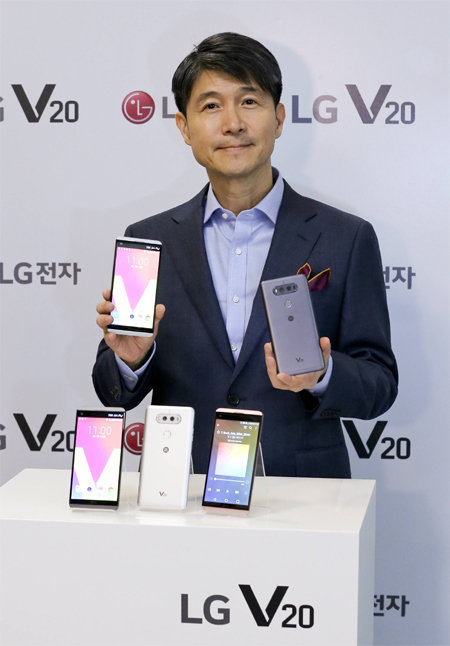 LG??? ????? ??? ??? ?? ???? ???? 'LG V20'? 7? ?? ??? ??R&D????? ????. ?? ?????? ??? ??????????????? ??? ???? ??. ?? ?? ??DB