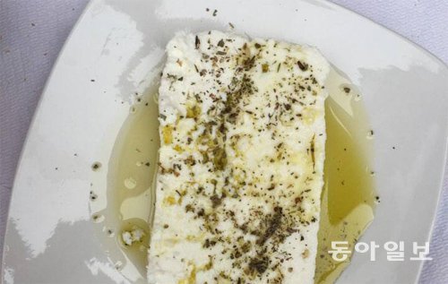 ▲ 야채, 빵, 고기 등 어느 음식과도 궁합이 맞는 페타치즈.