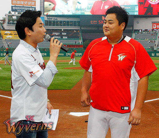SK 불펜포수 이석모(오른쪽). 사진제공｜SK 와이번스
