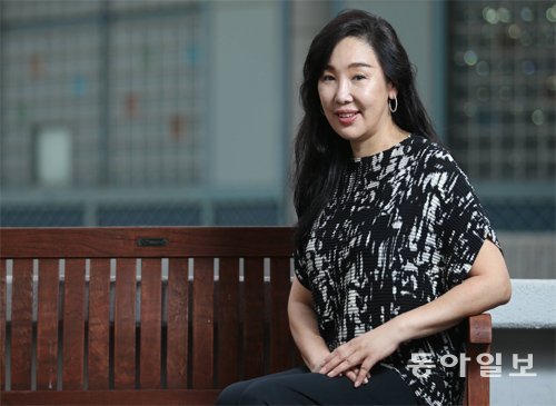 ▲ 국립창극단 신작 ‘오르페오전’의 연출을 맡은 이소영 전 국립오페라단 단장. 그는 “지난해 연출한 국립창극단 ‘적벽가’ 공연 당시 객석에서 ‘얼쑤’ 등 추임새가 쏟아지는 감동을 맛봤다”며 “오르페오전 역시 관객들이 극에 동화돼 깊은 감동을 느낄 수 있길 바란다”고 말했다. 신원건 기자 laputa@donga.com