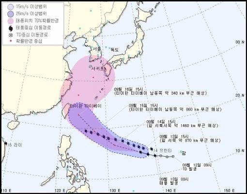 기상청은 13일 오후 4시 30분 발표한 기상 자료에서 태풍 말라카스가 일본 열도에 상륙할 것으로 내다봤다.