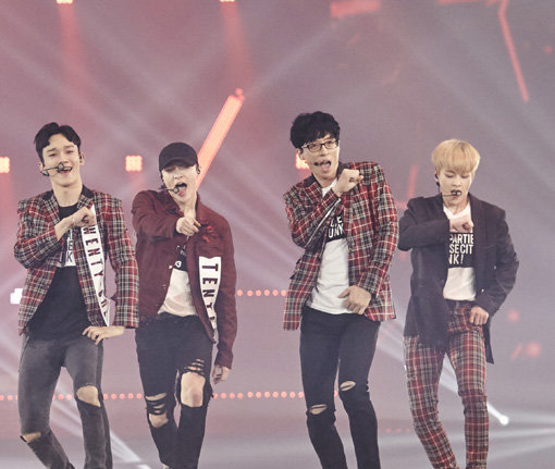 협업시스템의 모범 사례로 꼽히는 MBC ‘무한도전’이 17일 그룹 엑소와 함께 한 ‘댄싱 킹’ 특집에 이어 24일 영화 ‘아수라’ 특집에서도 배우들과 컬래버레이션(협업)에 나선다. 사진제공｜MBC