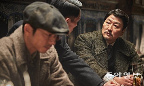 18일 관객 600만 명을 넘기며 극장가를 휩쓴 영화 ‘밀정’. 동아일보DB