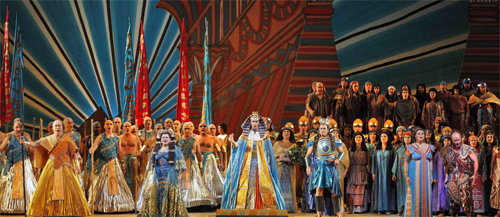 〈그림 3〉 베르디 오페라 ‘아이다’ 중 합창 장면. 사진 출처 미국 샌프란시스코 오페라단