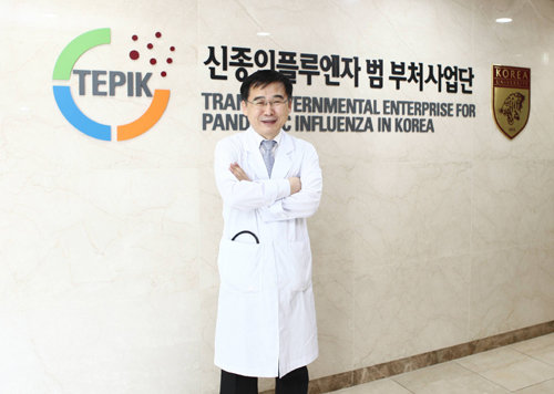 신종인플루엔자 사업단을 이끌고 있는 김우주 교수. 고려대구로병원 제공