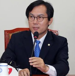 국회 국방위원장인 새누리당 김영우 의원.