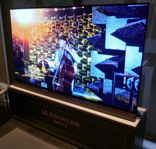 돌비 비전을 지원하는 LG 시그니처 77인치 OLED TV (출처=IT동아)