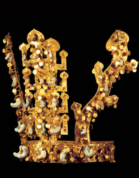 천마총에서 발굴된 금관은 광복 이후 처음 출토된 신라시대 금관이다.