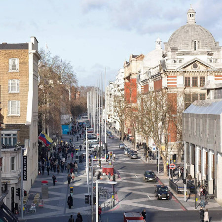2012년 보차 공존 도로로 바뀐 런던의 엑시비션 로드(Exhibition Road·전시관 거리). 런던 시 제공
