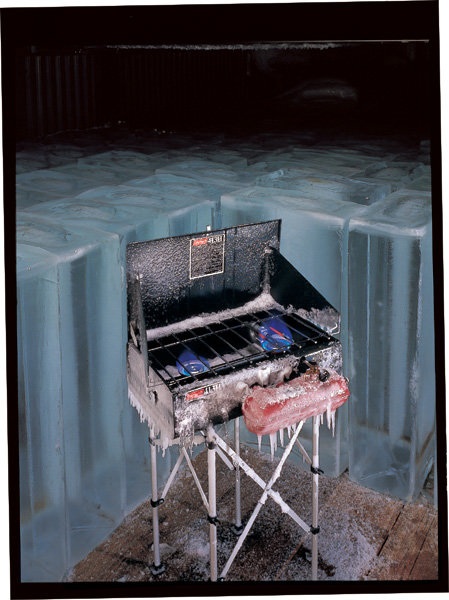 얼어붙은 상태에서도 점화되는 콜맨 투버너. 사진제공｜콜맨코리아