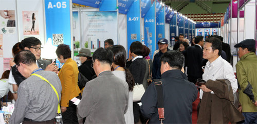 GTI 국제무역·투자 박람회가 12∼16일 강원 속초시 엑스포 광장에서 국내외 600여 개 기업이 참가한 가운데 열린다. 사진은 지난해 박람회 모습. 강원도 제공