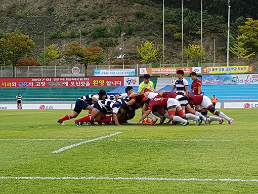 오사카조고 럭비부의 전성기를 일군 오영길 감독이 26명의 선수들을 이끌고 제97회 전국체육대회에 출전했다. 성적은 이들의 관심사가 아니었다. 사상 첫 ‘재일조선인 럭비 단일팀’을 만들어 고국을 찾은 자체에 의미가 있었다. 사진제공｜ 대한럭비협회